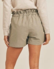 Load image into Gallery viewer, Sadie &amp; Sage Khaki Linen Shorts

